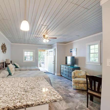 Ocean Isle Beach Studio With Patio - 1 Mi To Pier! 외부 사진