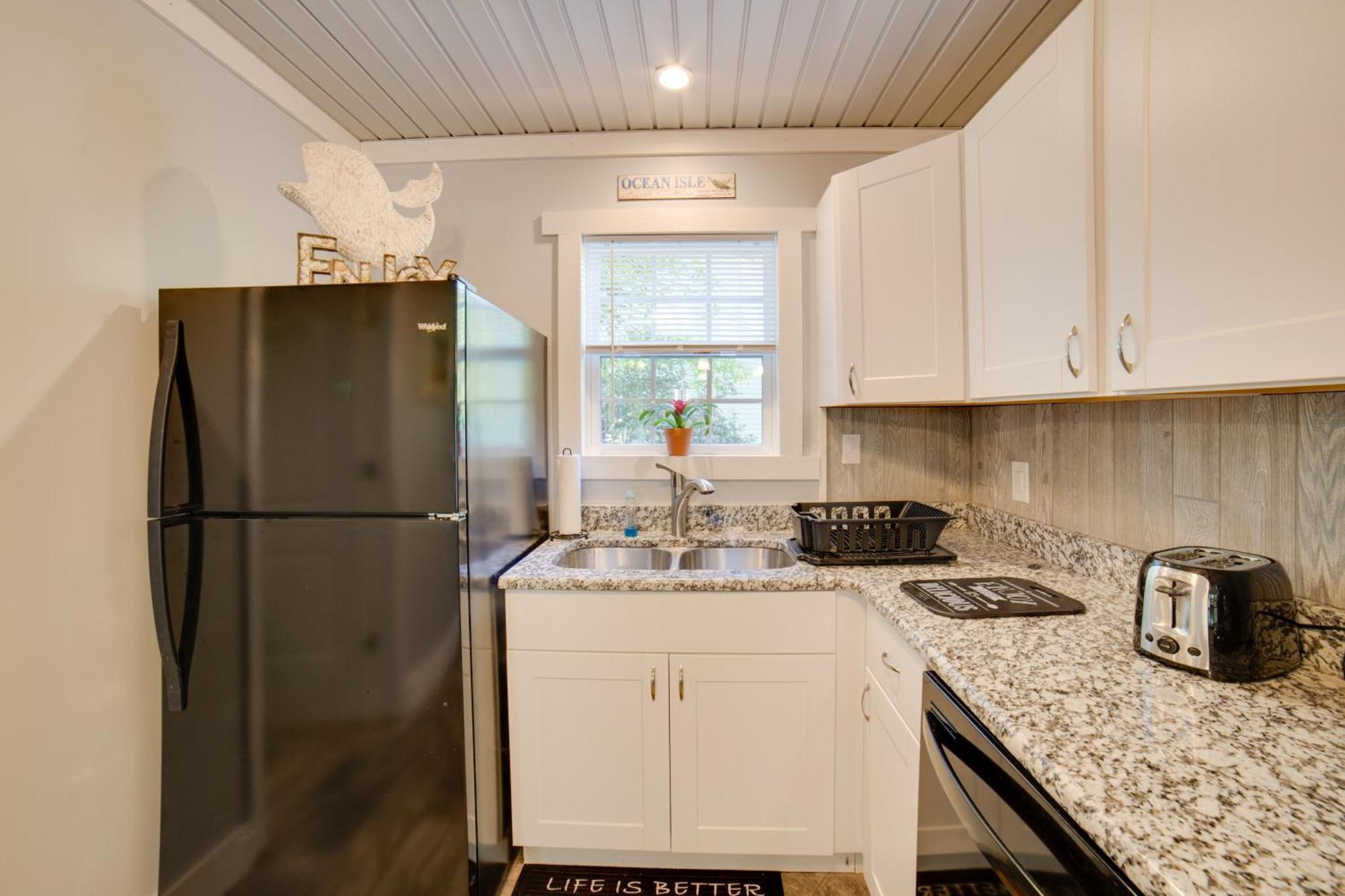 Ocean Isle Beach Studio With Patio - 1 Mi To Pier! 외부 사진
