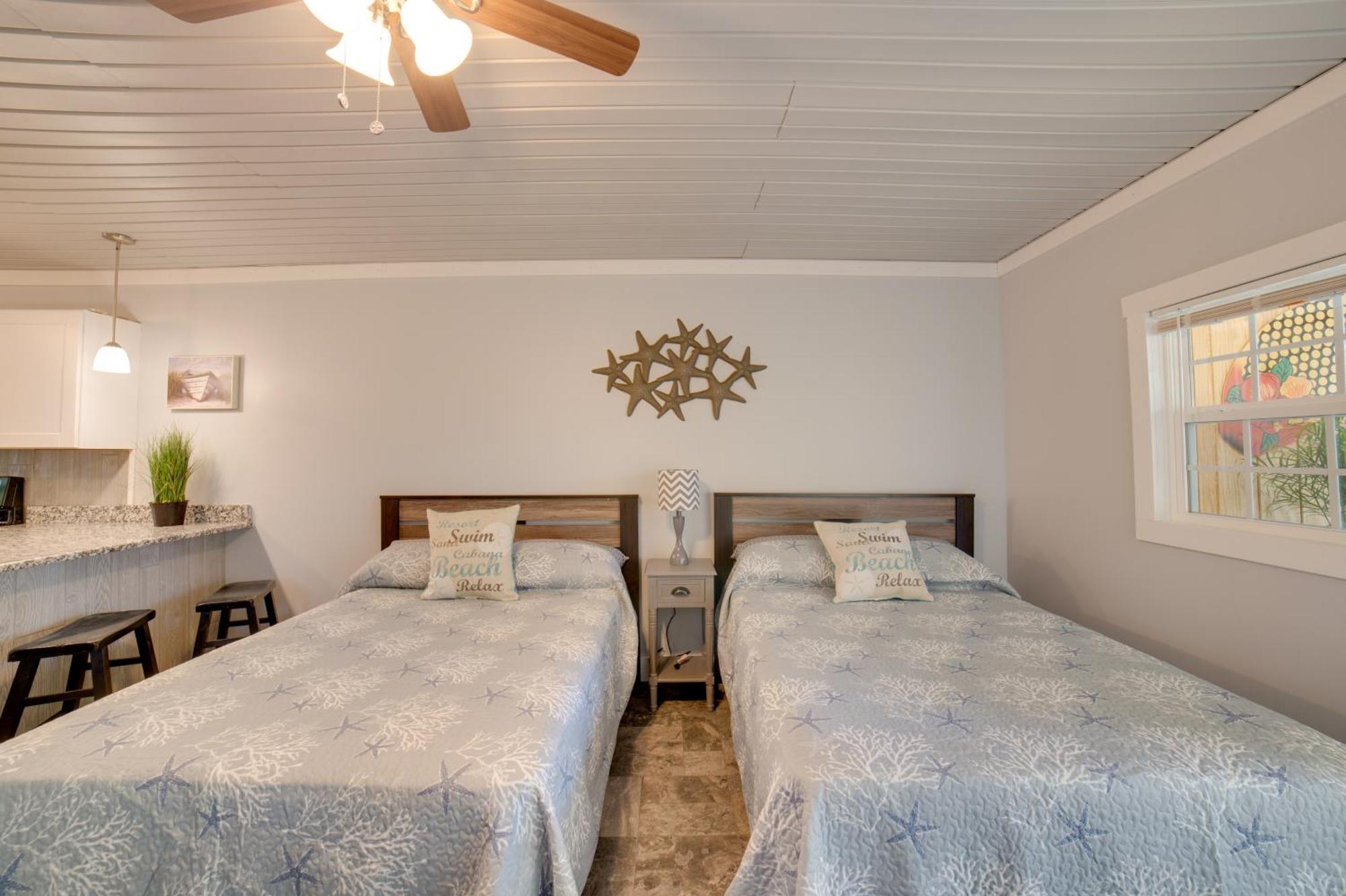 Ocean Isle Beach Studio With Patio - 1 Mi To Pier! 외부 사진