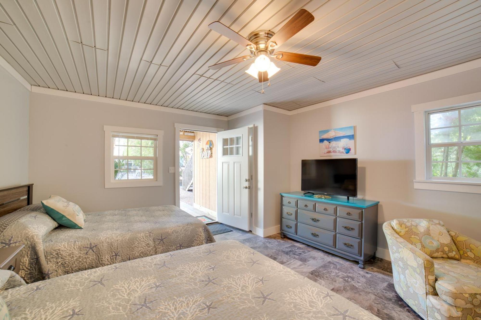 Ocean Isle Beach Studio With Patio - 1 Mi To Pier! 외부 사진