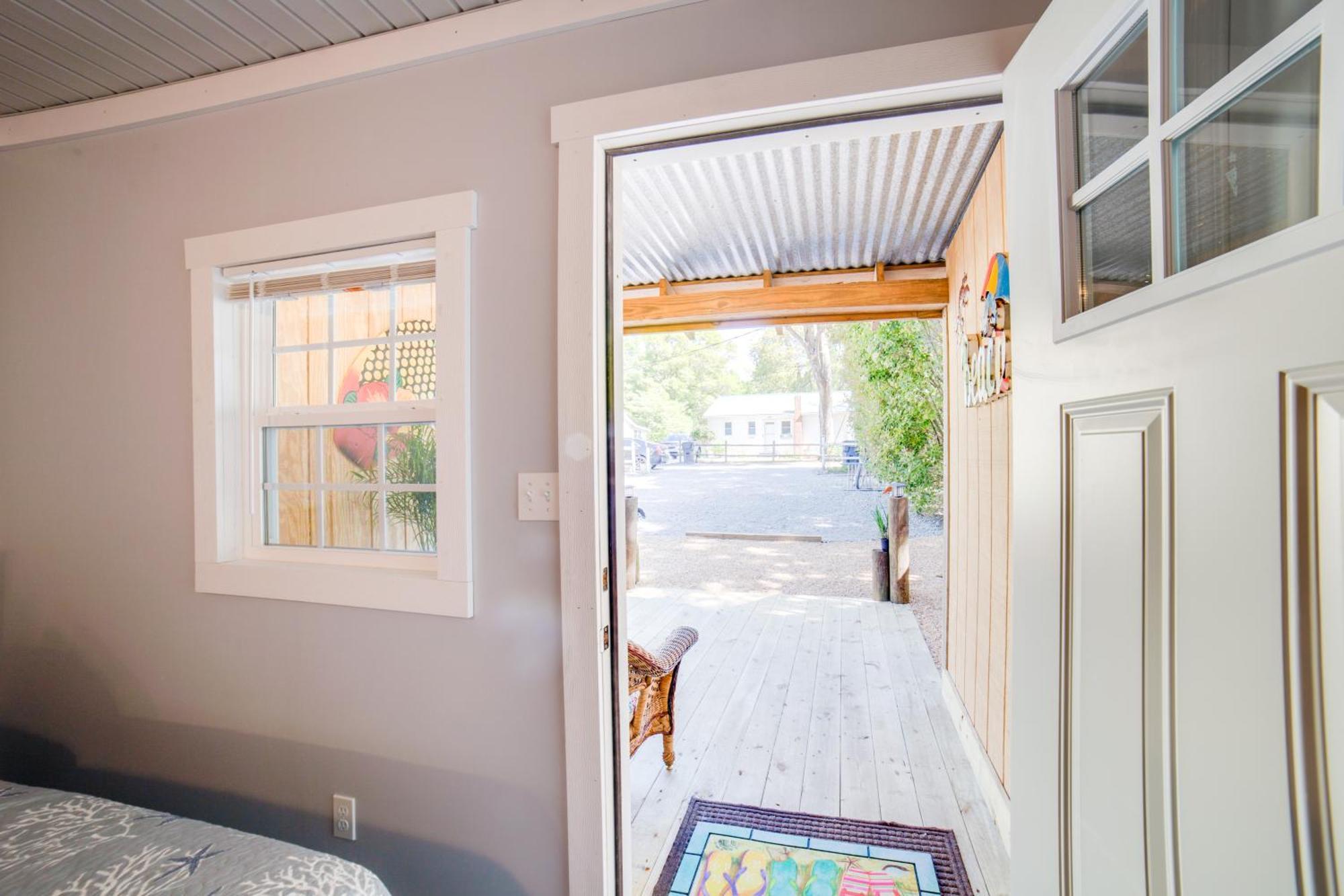 Ocean Isle Beach Studio With Patio - 1 Mi To Pier! 외부 사진