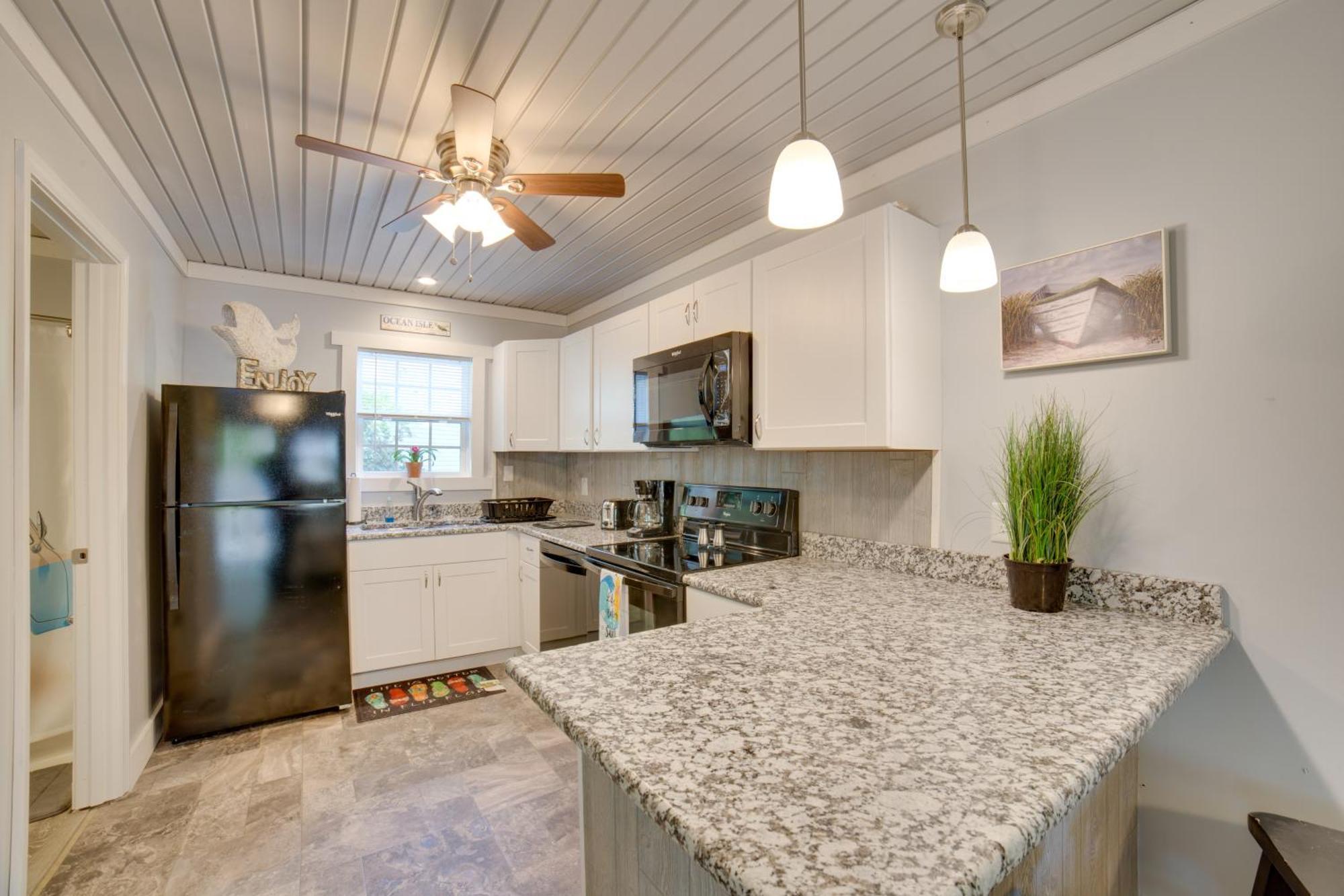Ocean Isle Beach Studio With Patio - 1 Mi To Pier! 외부 사진