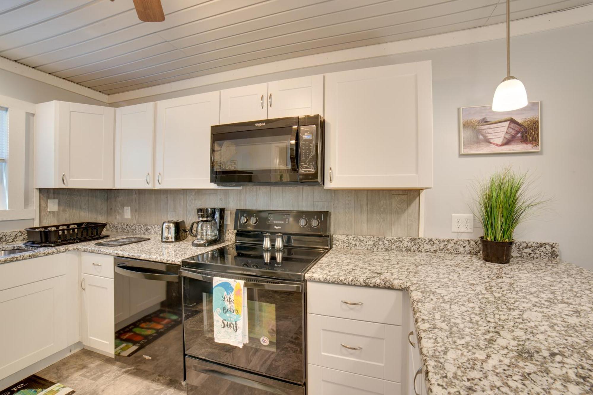 Ocean Isle Beach Studio With Patio - 1 Mi To Pier! 외부 사진